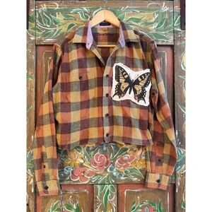 Upcycled Cropped Flannel Shirt– Vintage Butterfly Cat Patch – Soft Grunge Folk